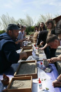 ”Arheologia pentru copii”, la Rezervaţia Arheologică Târgşoru Vechi