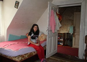 Copilărie încorsetată! Raluca Tudorache, din Sinaia, luptă să-și recapete copilăria „furată“ de scolioză și neajunsuri